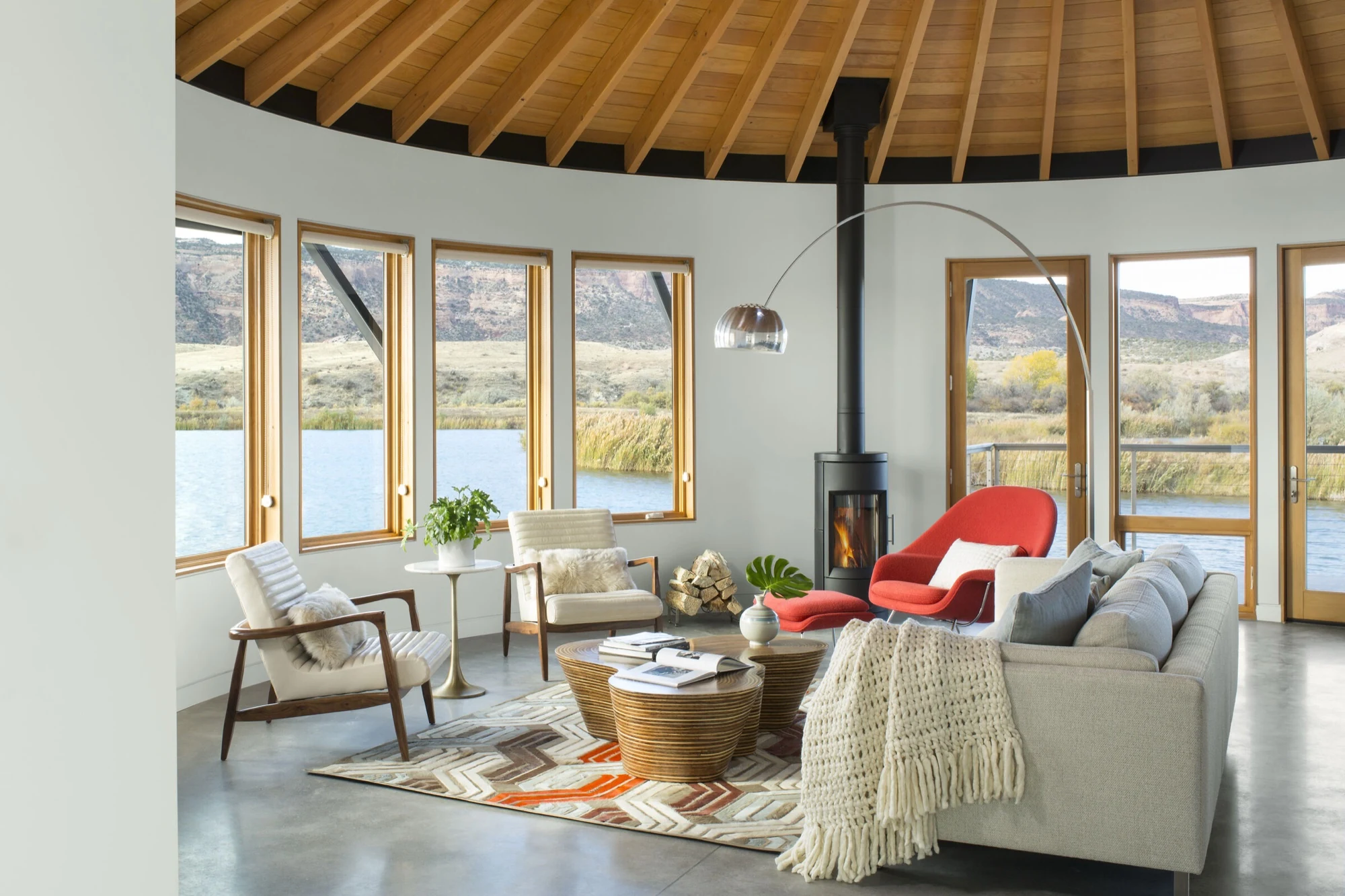 Desert Retreat curved architecture